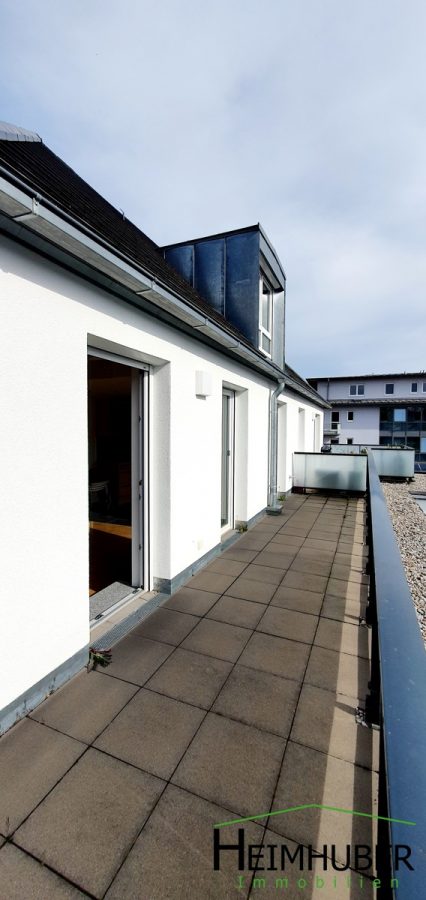 Dachgeschoss-Maisonette-Wohnung im Herzen von Puchheim - ruhig und gut angebunden an die S-Bahn - Terrasse