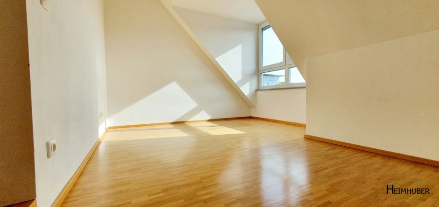 Dachgeschoss-Maisonette-Wohnung im Herzen von Puchheim - ruhig und gut angebunden an die S-Bahn - Schlafzimmer Galerie