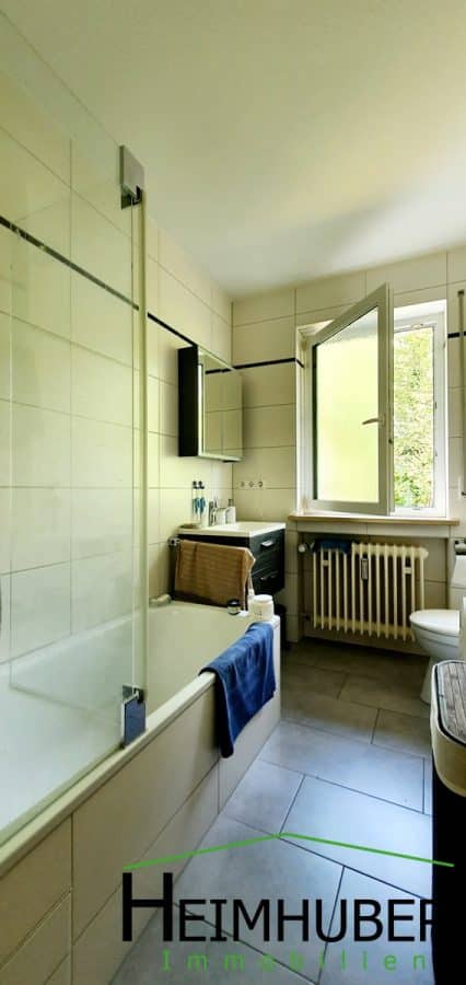 Zentral gelegene 2 Zimmerwohnung mit Ostbalkon (ca. 20 m²) in Bogenhausen zu vermieten - Badezimmer