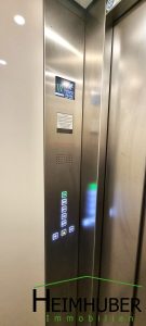Aufzug auf halber Etage