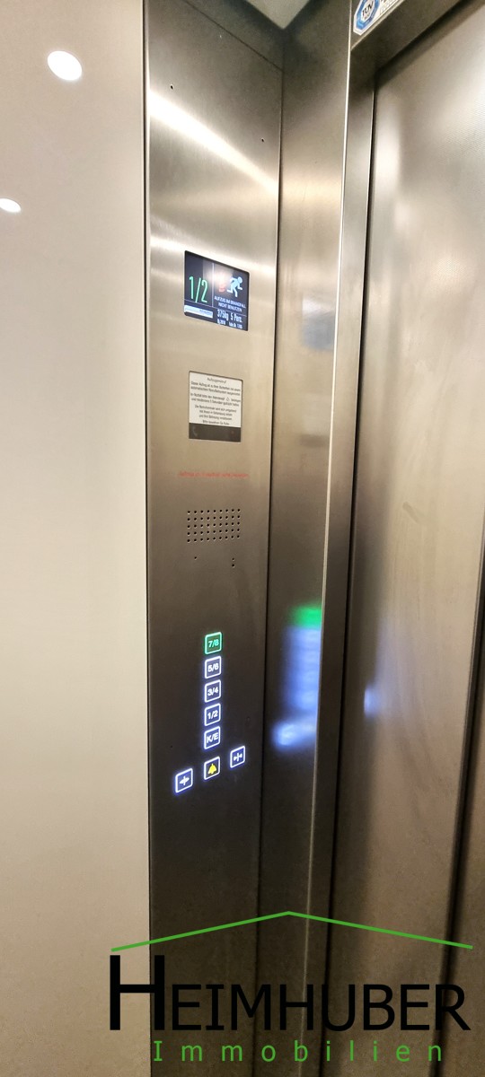 Aufzug auf halber Etage