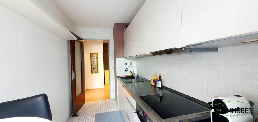 Großzügige 89 m² Dachgeschosswohnung mit 3 Zimmern & 2 Balkonen in Obersendling - Küche