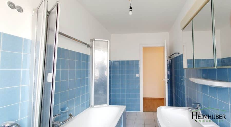 Ruhig gelegene 2 Zimmer-Wohnung mit Blick auf die Würm - Badezimmer