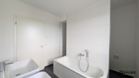 Badezimmer - So gut wie ein Neubau – Erstbezug nach Komplettsanierung – 3 Zimmer & 2 Terrassen