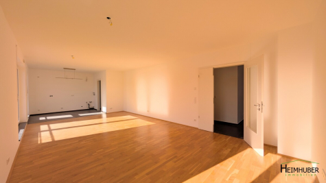 112 m² große & helle DG-Wohnung in ruhiger Lage ! Gesamtfläche ca. 143 m² ! ! Fast barrierefrei !, 81735 München, Dachgeschosswohnung