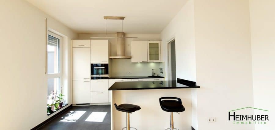 Großzügige und helle Dachgeschoßwohnung in ruhiger Lage - Wohnzimmer & Küche