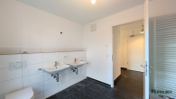 Badezimmer - 108 m² große & helle Garten-Wohnung mit Terrasse – in ruhiger Lage ! ! Fast barrierefrei !