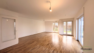Wohnzimmer - 108 m² große & helle Garten-Wohnung mit Terrasse – in ruhiger Lage ! ! Fast barrierefrei !