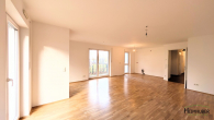 Wohnzimmer - 108 m² große & helle Garten-Wohnung mit Terrasse – in ruhiger Lage ! ! Fast barrierefrei !