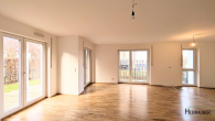 Wohnzimmer - 108 m² große & helle Garten-Wohnung mit Terrasse – in ruhiger Lage ! ! Fast barrierefrei !