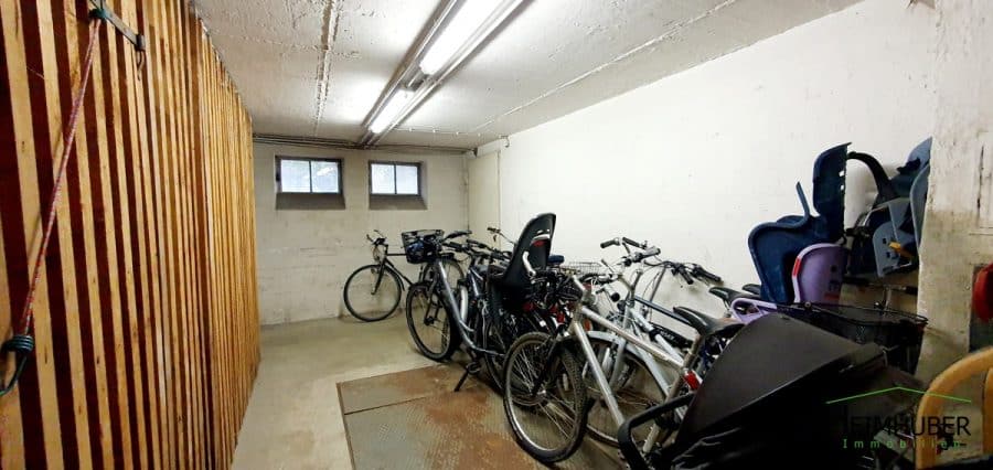 Helle 3 Zimmerwohnung mit offener Küche - Fahrräder
