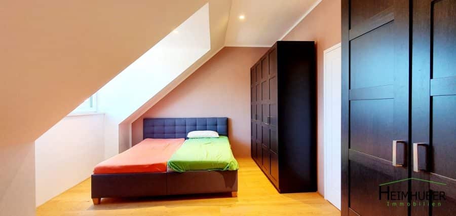 Edle - großzügige & neuwertige 3-Zimmer Dachgeschoßwohnung mit Top-Ausstattung in Alt-Perlach - Schlafzimmer