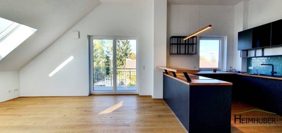 Edle - großzügige & neuwertige 3-Zimmer Dachgeschoßwohnung mit Top-Ausstattung in Alt-Perlach - Wohnzimmer/Küche