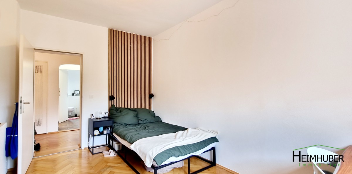 Schlafzimmer 1