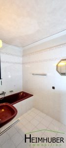 Bad mit Badewanne