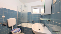 Bad - Freie gut geschnittene 2-Zimmerwohnung nahe dem Lerchenauer See mit Südloggia & Küche