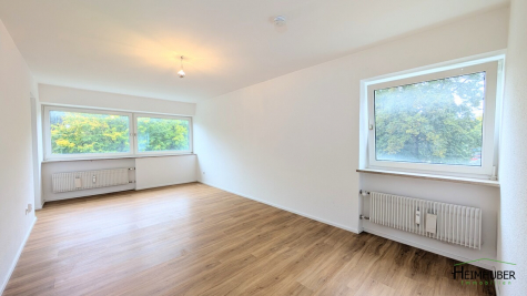 Freie gut geschnittene 2-Zimmerwohnung nahe dem Lerchenauer See mit Südloggia & Küche, 80995 München, Etagenwohnung