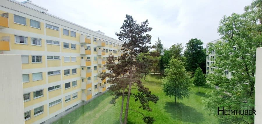 Gepflegte 3 Zimmer Wohnung nahe dem Lerchenauer See - Blick vom Balkon