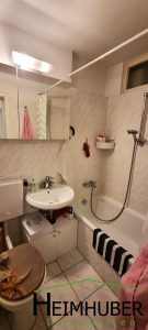 Bad mit Badewanne